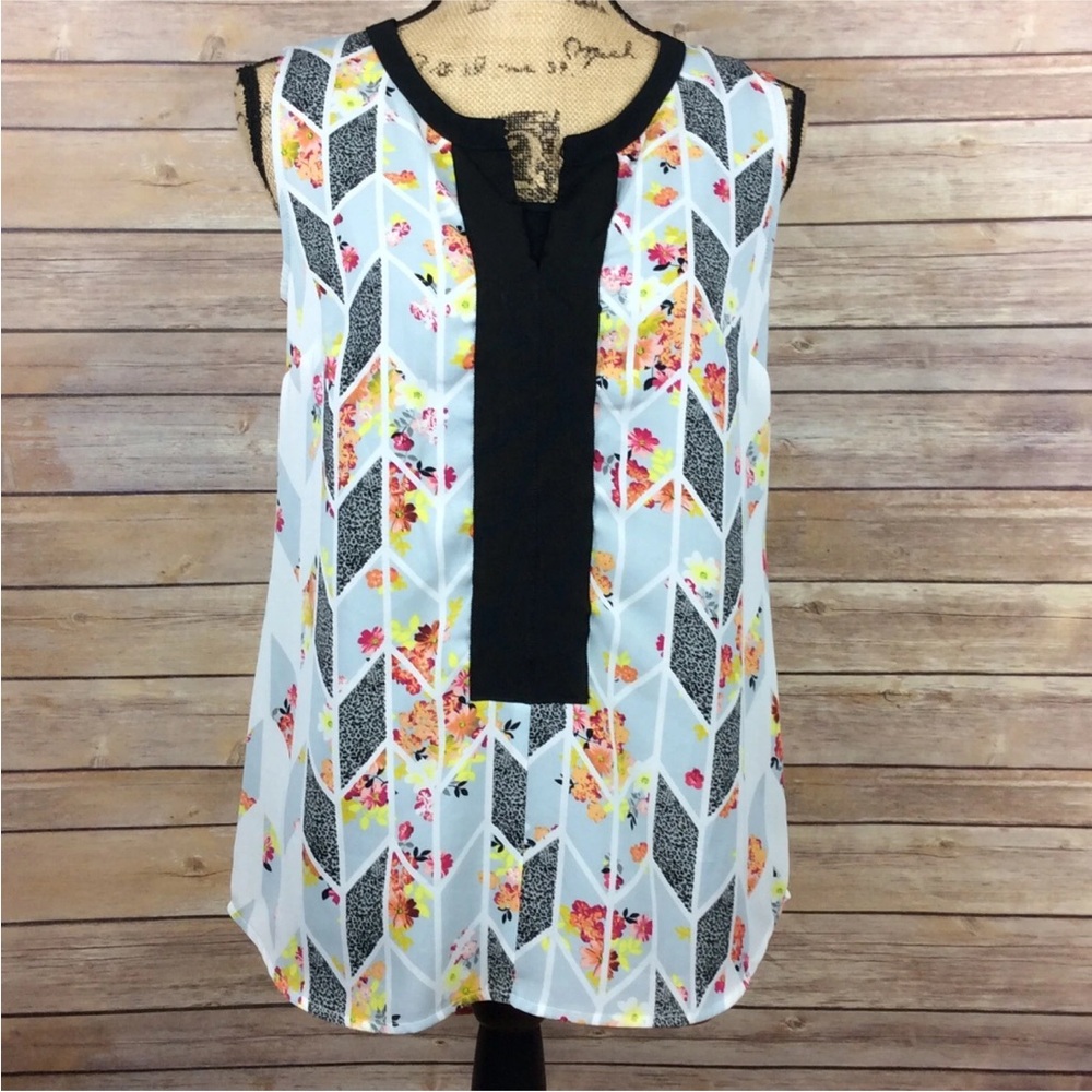 CAbi Black and Floral Patterned Sleeveless Blouse Women’s Size XS